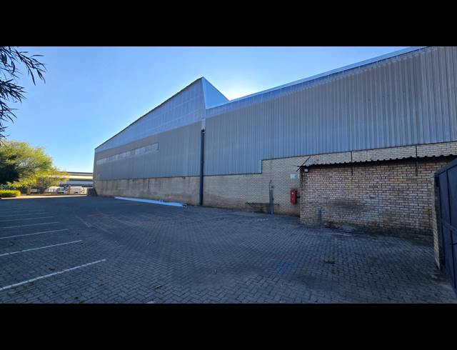 3,302M² WAREHOUSE TO LET IN SPARTAN